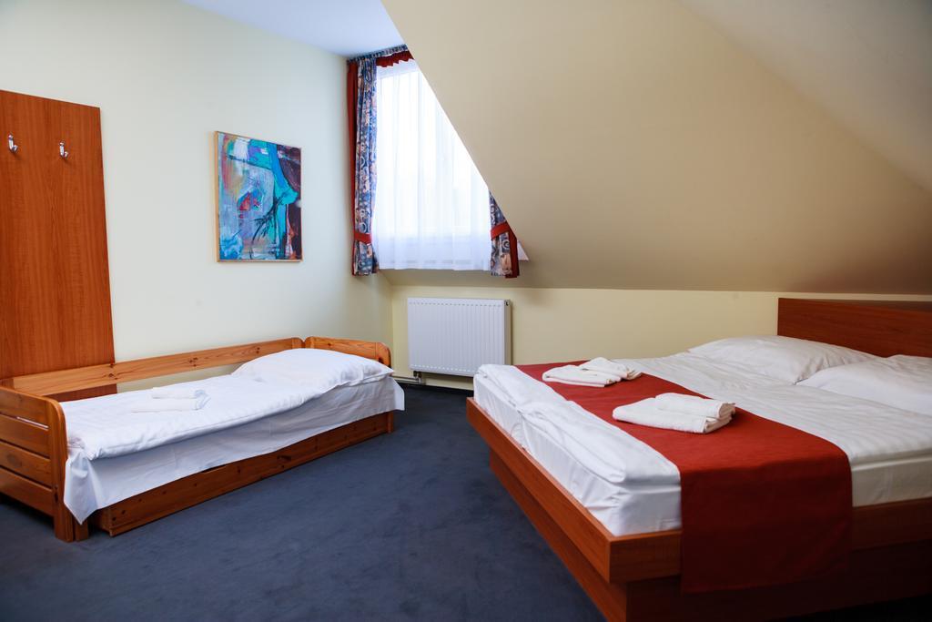 Lipa Hotel Es Etterem Szentgotthard Exterior photo