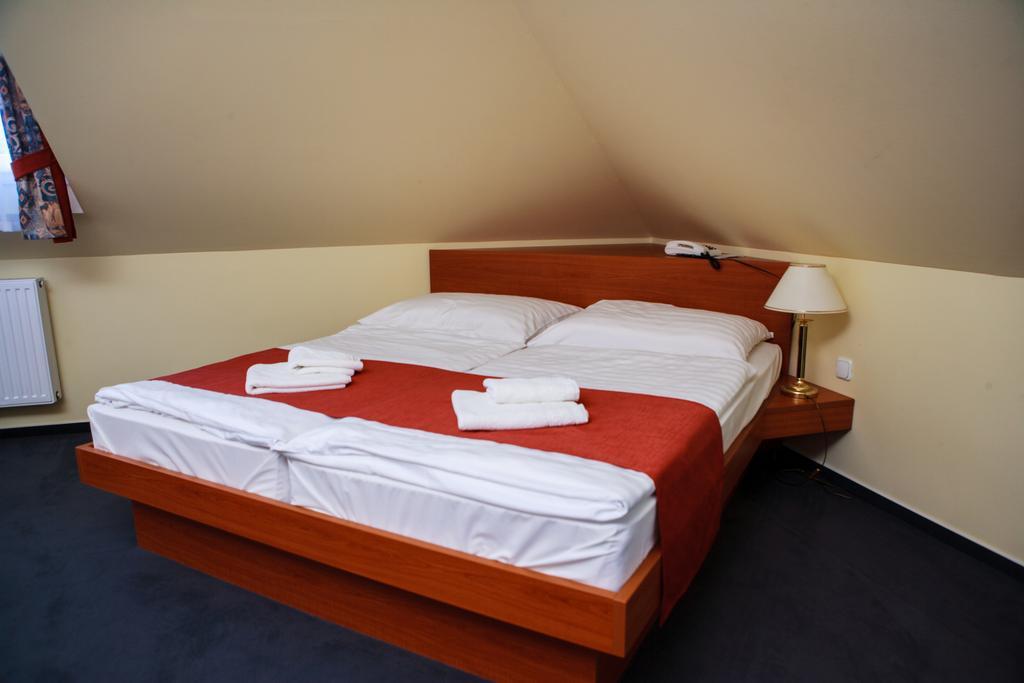 Lipa Hotel Es Etterem Szentgotthard Room photo
