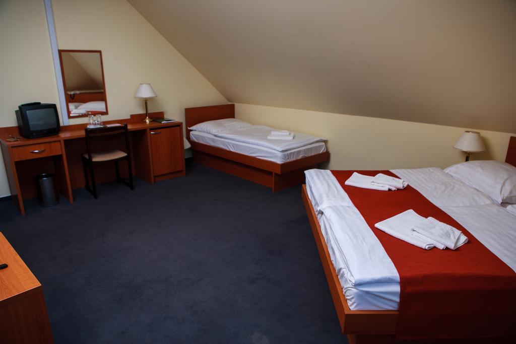 Lipa Hotel Es Etterem Szentgotthard Room photo